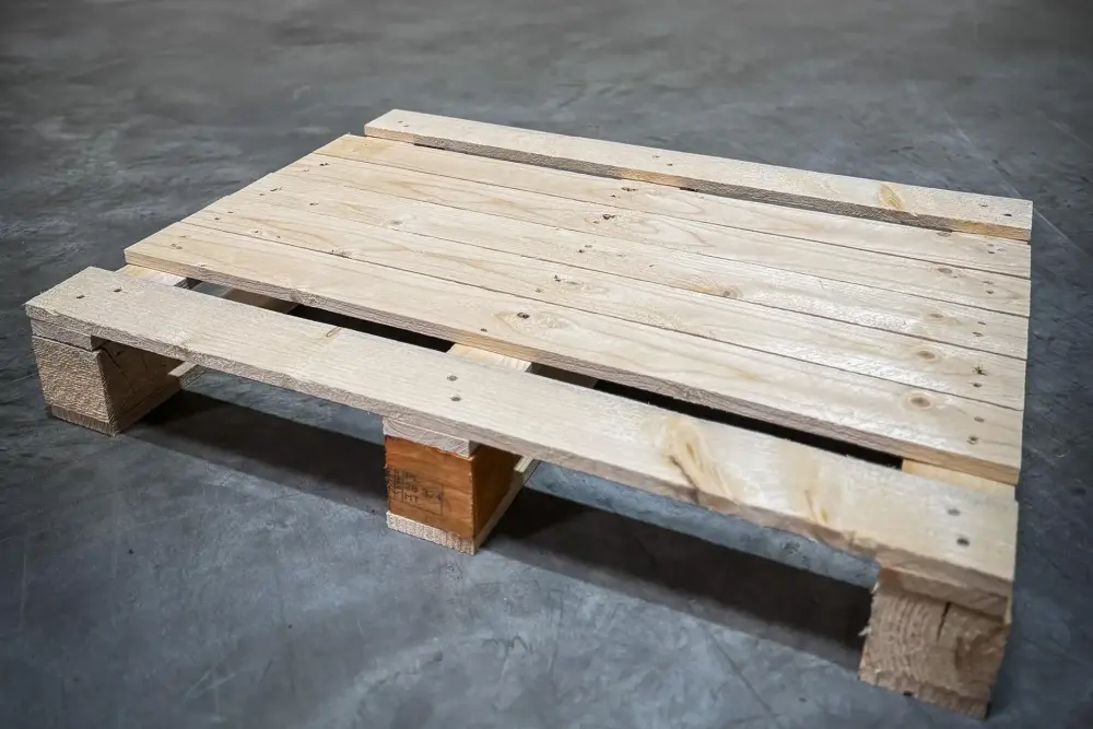 Palettenstapel im Lager von Hochfranken Holz