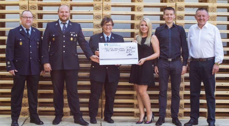 Spende von Hochfranken Holz für Jugendarbeit der Feuerwehr 1